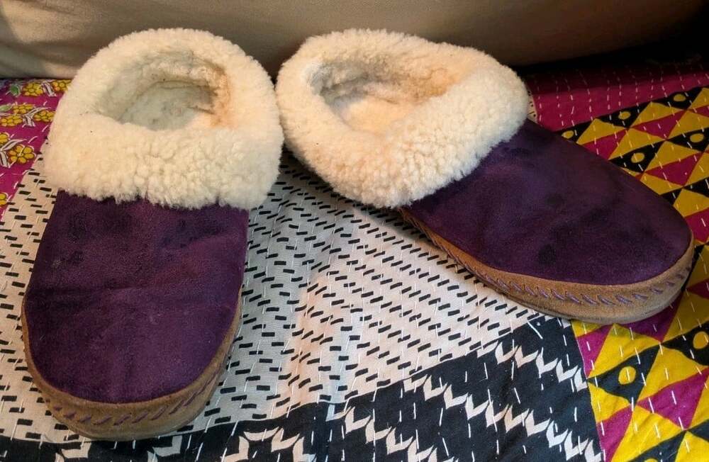LL Bean 507202 Wicked Good Slippers Purple Sherpa Lined Women's 10 Medium